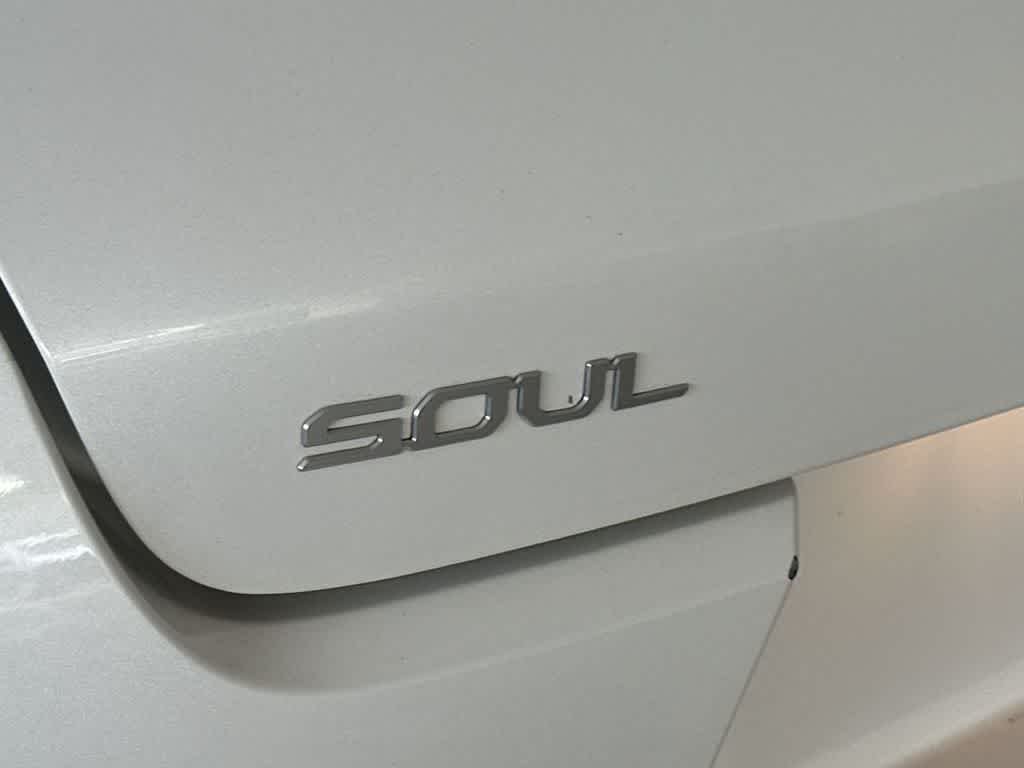 Used 2023 Snow White Pearl Kia EX image 11