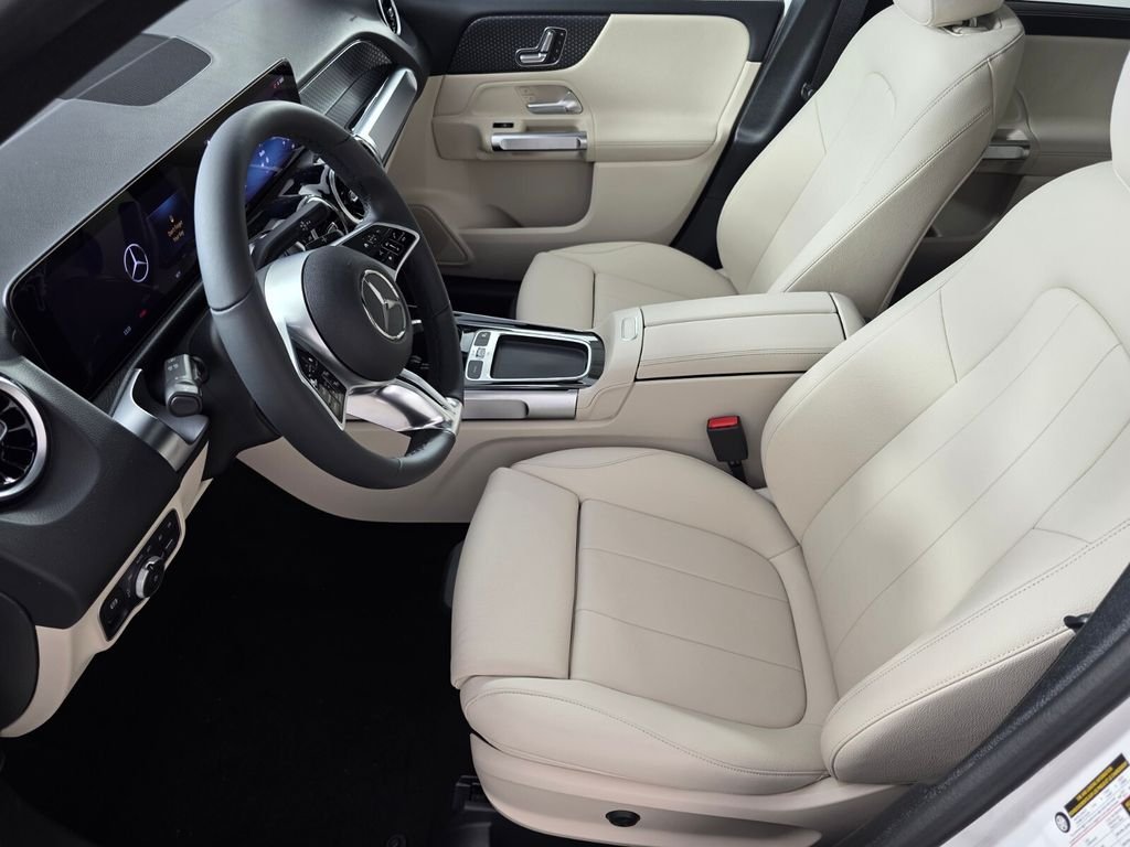 New 2026 Polar White Mercedes-Benz GLB 250 image 6