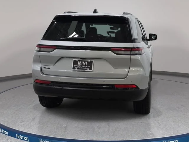 Used 2024 Silver Jeep Altitude X image 7