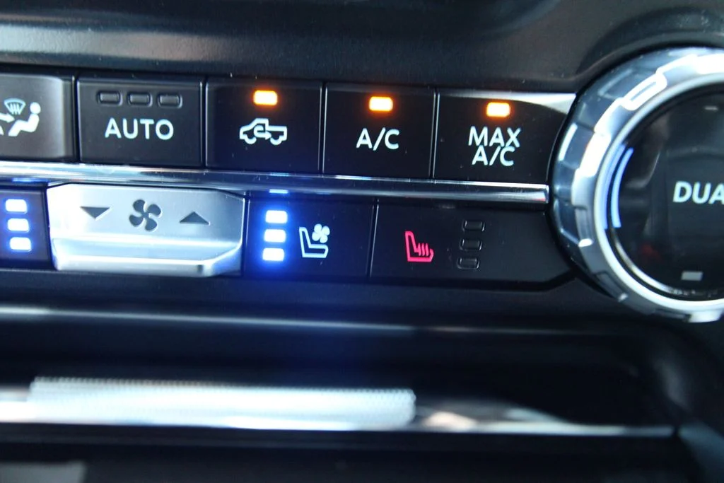 Used 2023  Ford Lariat image 13