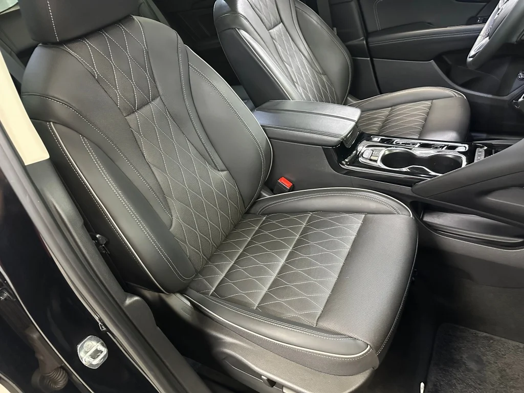 Used 2023 Ebony Twilight Metallic Buick Avenir image 37