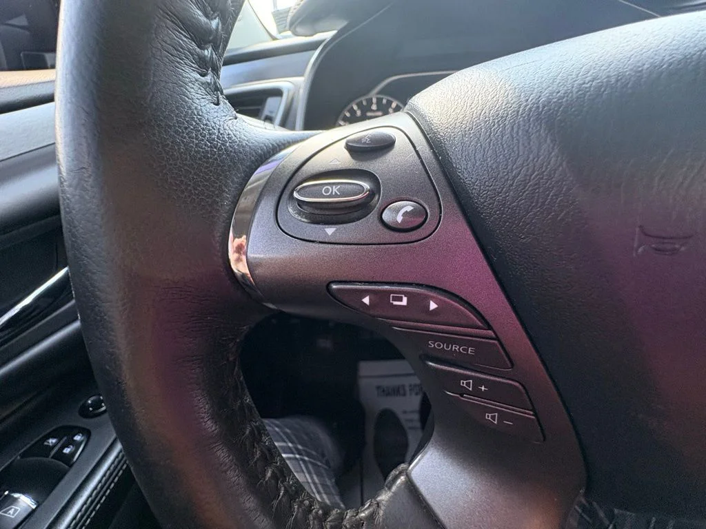 Used 2020 Red Nissan SL image 22