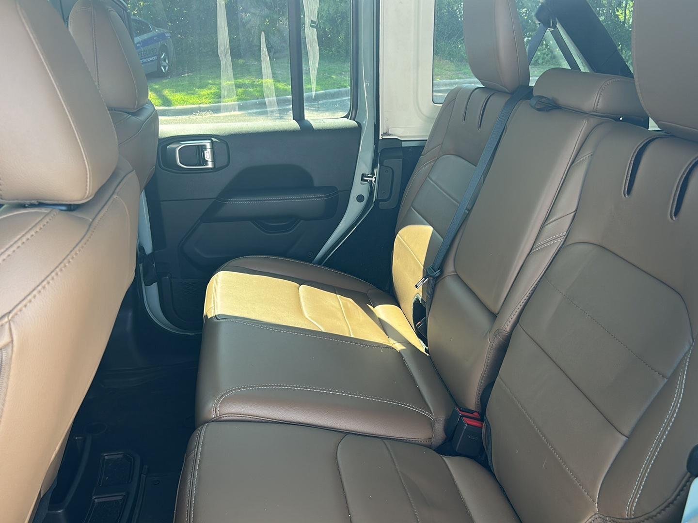 Used 2023 Earl Clearcoat Jeep Sahara image 15