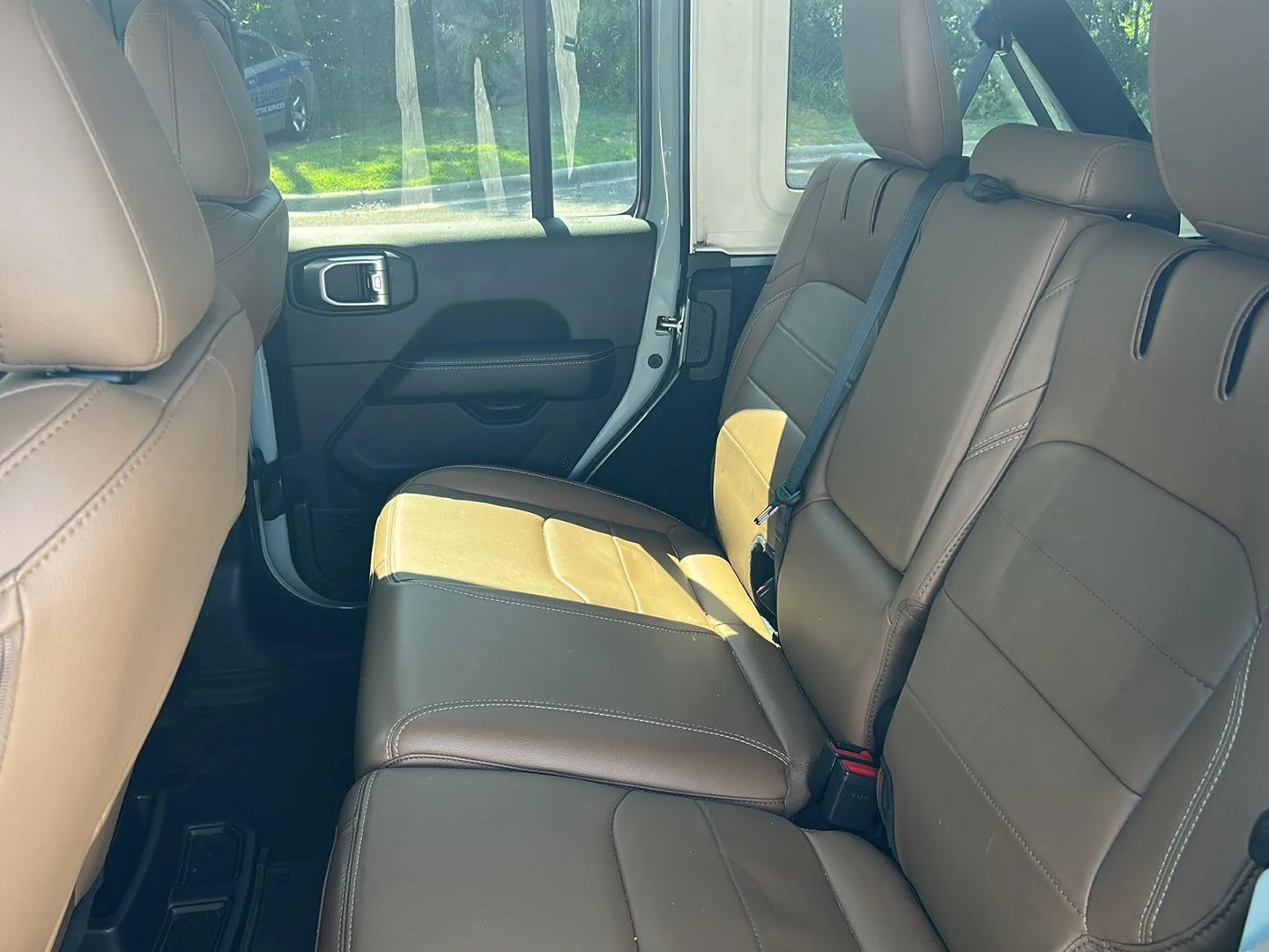 Used 2023 Earl Clearcoat Jeep Sahara image 15