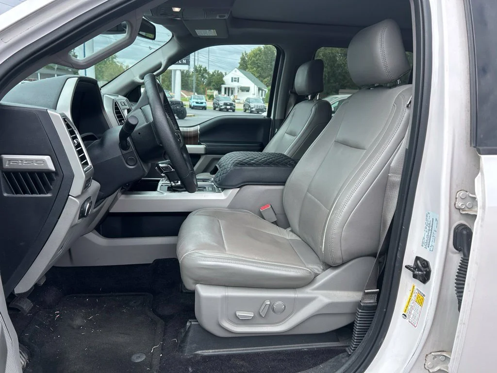 Used 2016 White Platinum Clearcoat Metallic Ford Lariat image 10