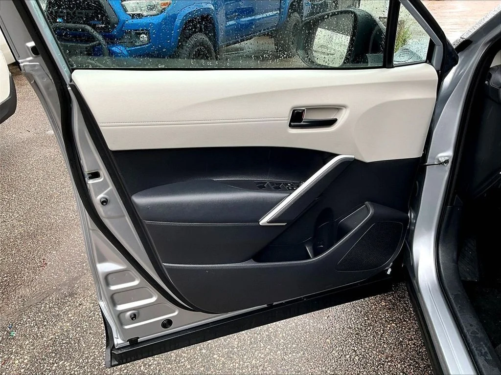 Certified Used 2022 Silver Toyota L image 9