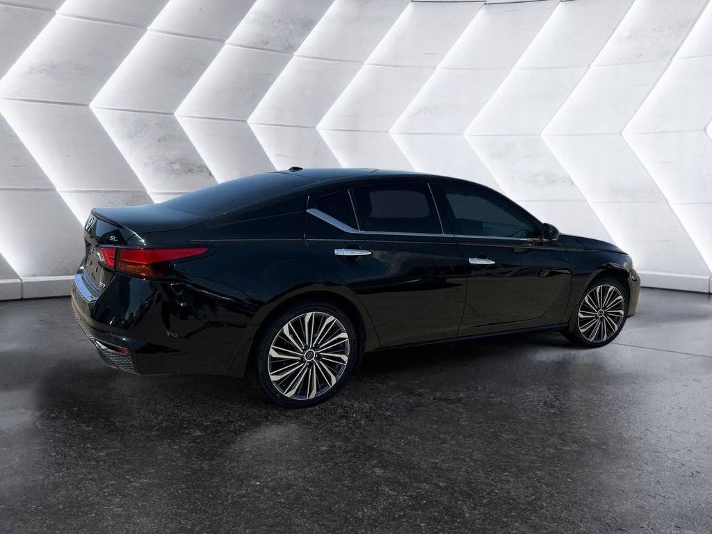 Used 2023 Black Nissan 2.5 SL image 4