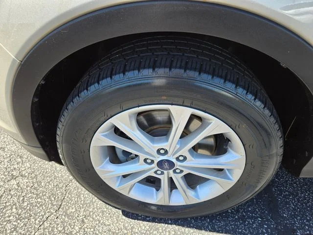 Used 2018 Gold Ford SE image 23