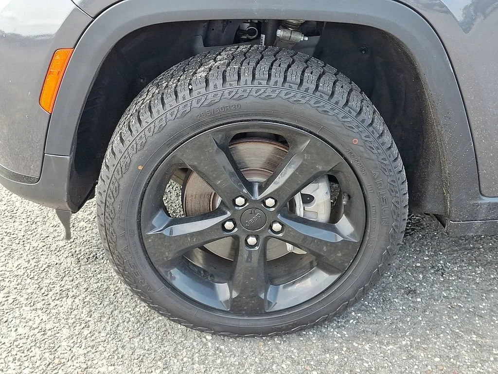 Used 2023 Gray Jeep Altitude 4x4 image 29