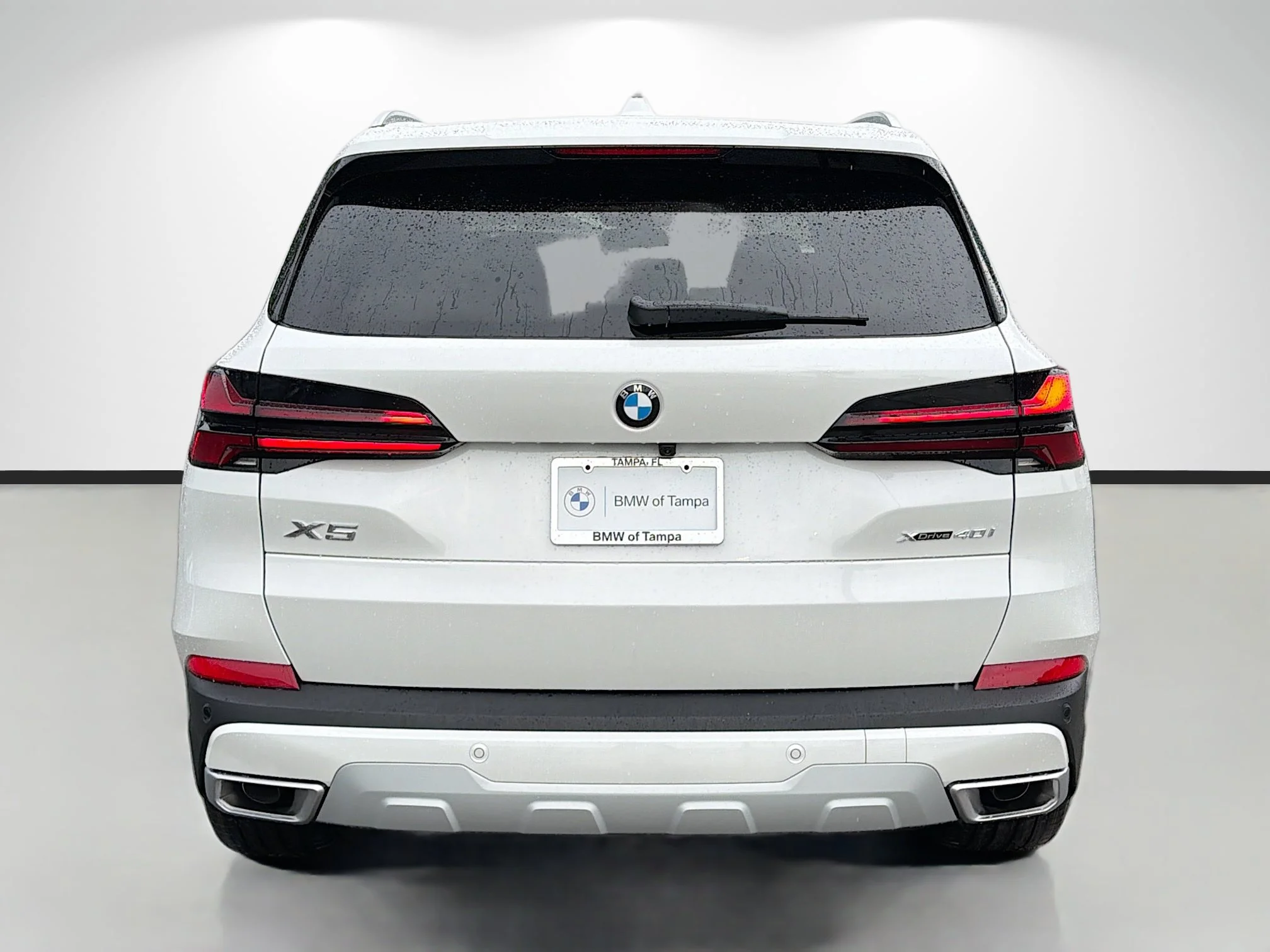 New 2026 Mineral White Metallic BMW xDrive40i image 4