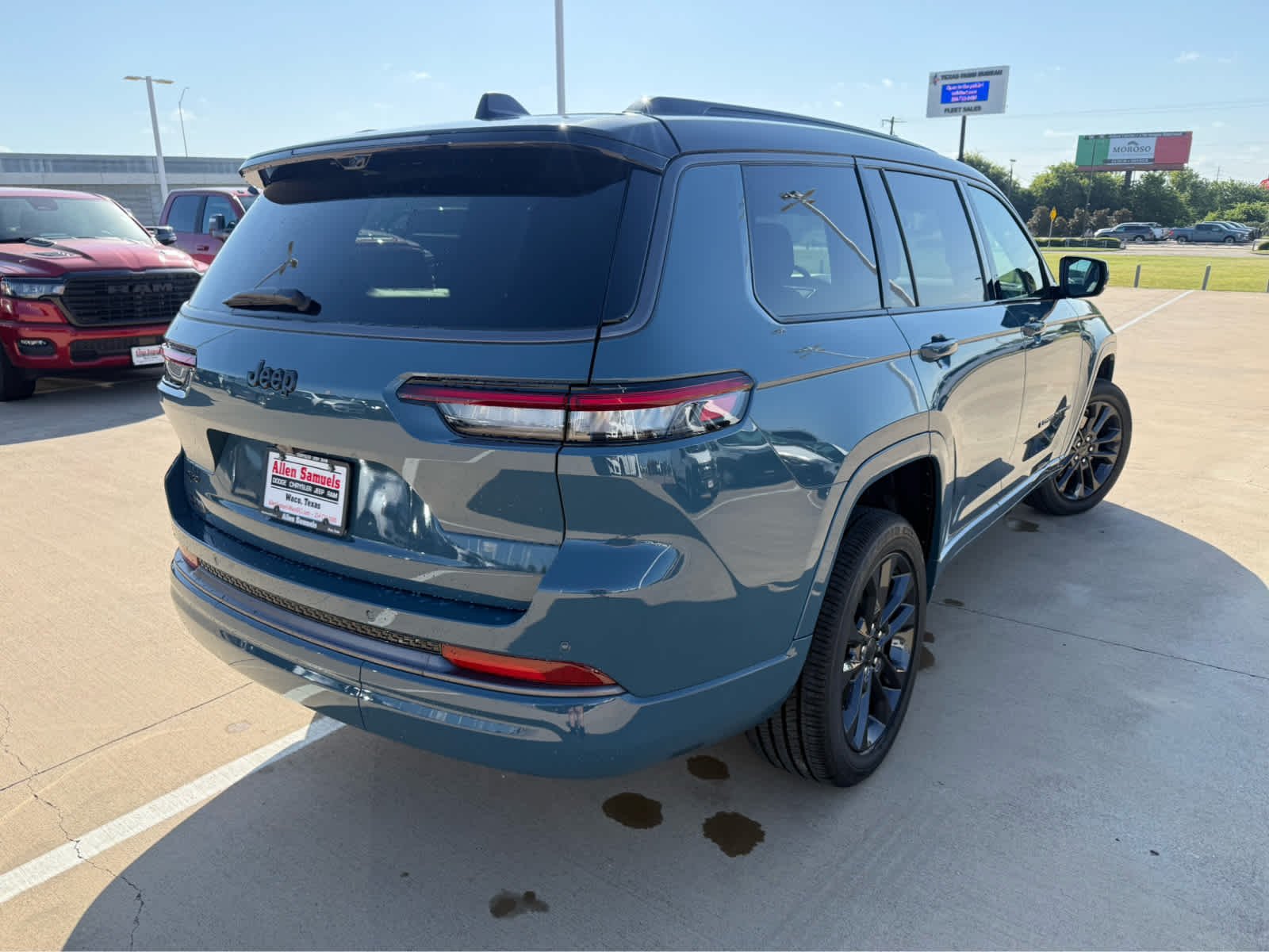 New 2026 Steel Blue Exterior Paint Jeep Limited Reserve image 6