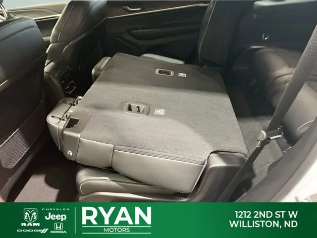 New 2026 White/off-white Jeep Laredo image 40