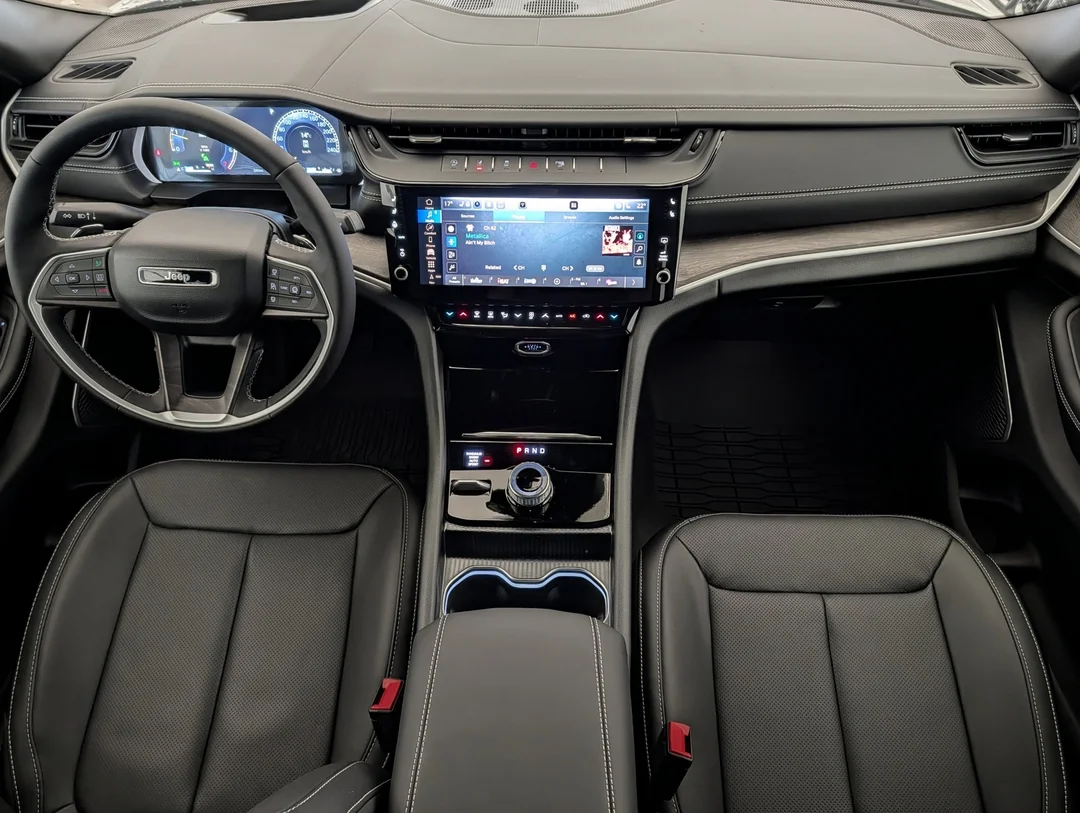 New 2026 White Jeep Limited Reserve - - 4x4 - CommandView Sunroof - Nappa Leather Seats & More! image 26