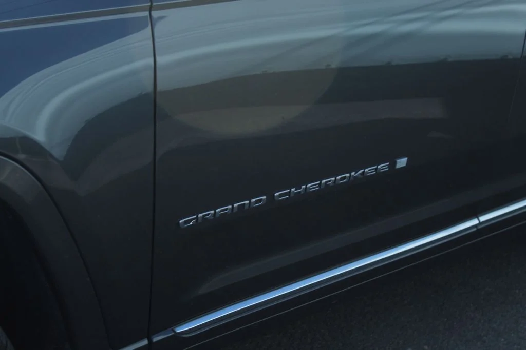 Used 2021 Gray Jeep Summit image 20