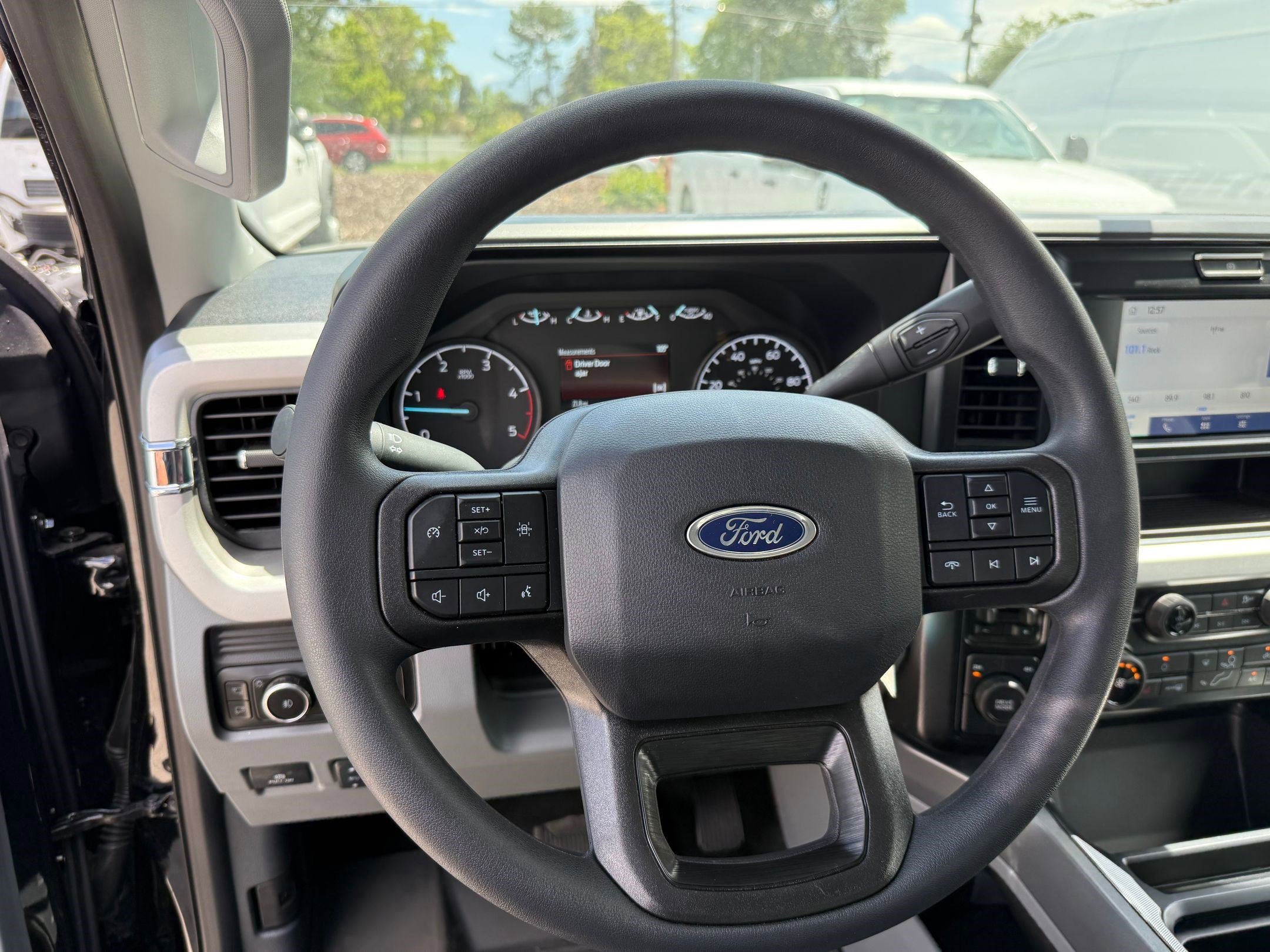 2025 Ford F-550 Super Duty Chassis Cab XLT - Photo 11