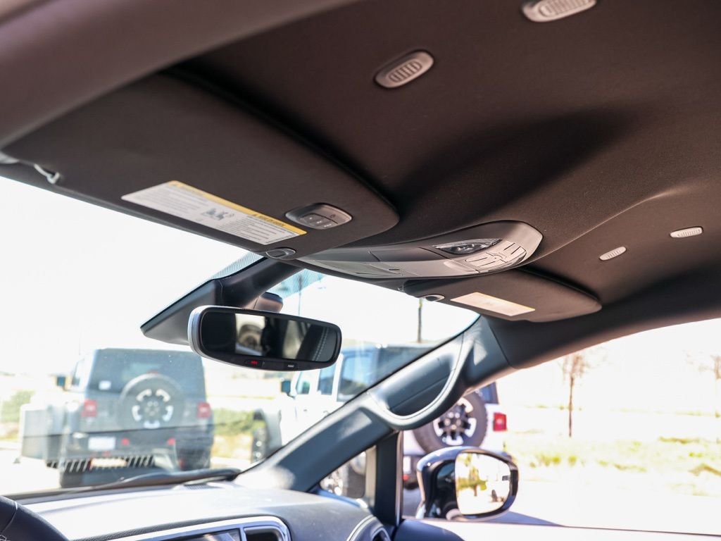 New 2026 Bright White Clear-Coat Exterior Paint Chrysler Select image 12