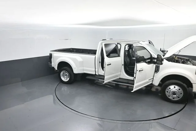Certified Used 2020 White Metallic Ford Lariat image 41