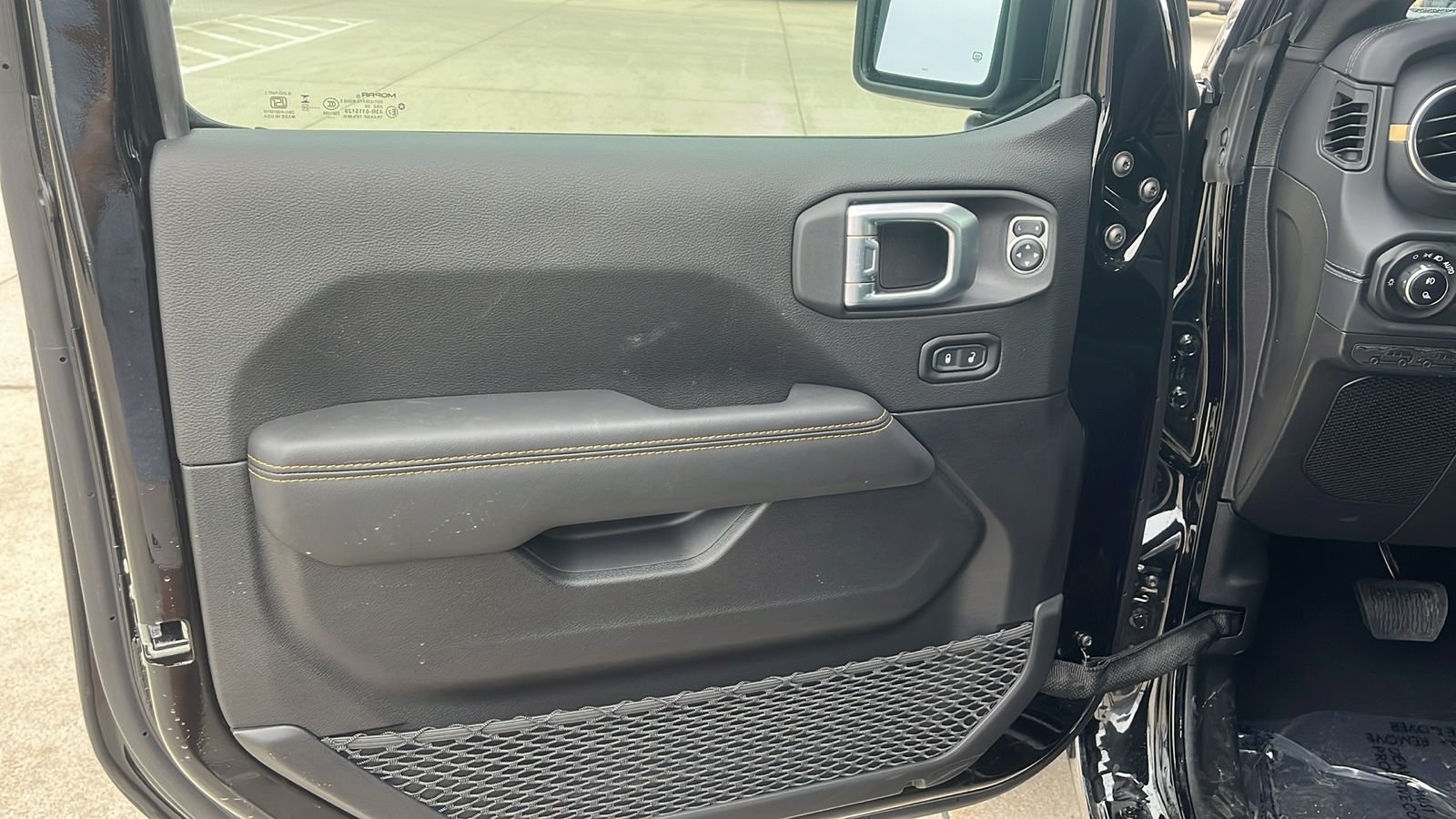 New 2026 Black Clear-Coat Exterior Paint Jeep Sahara image 17