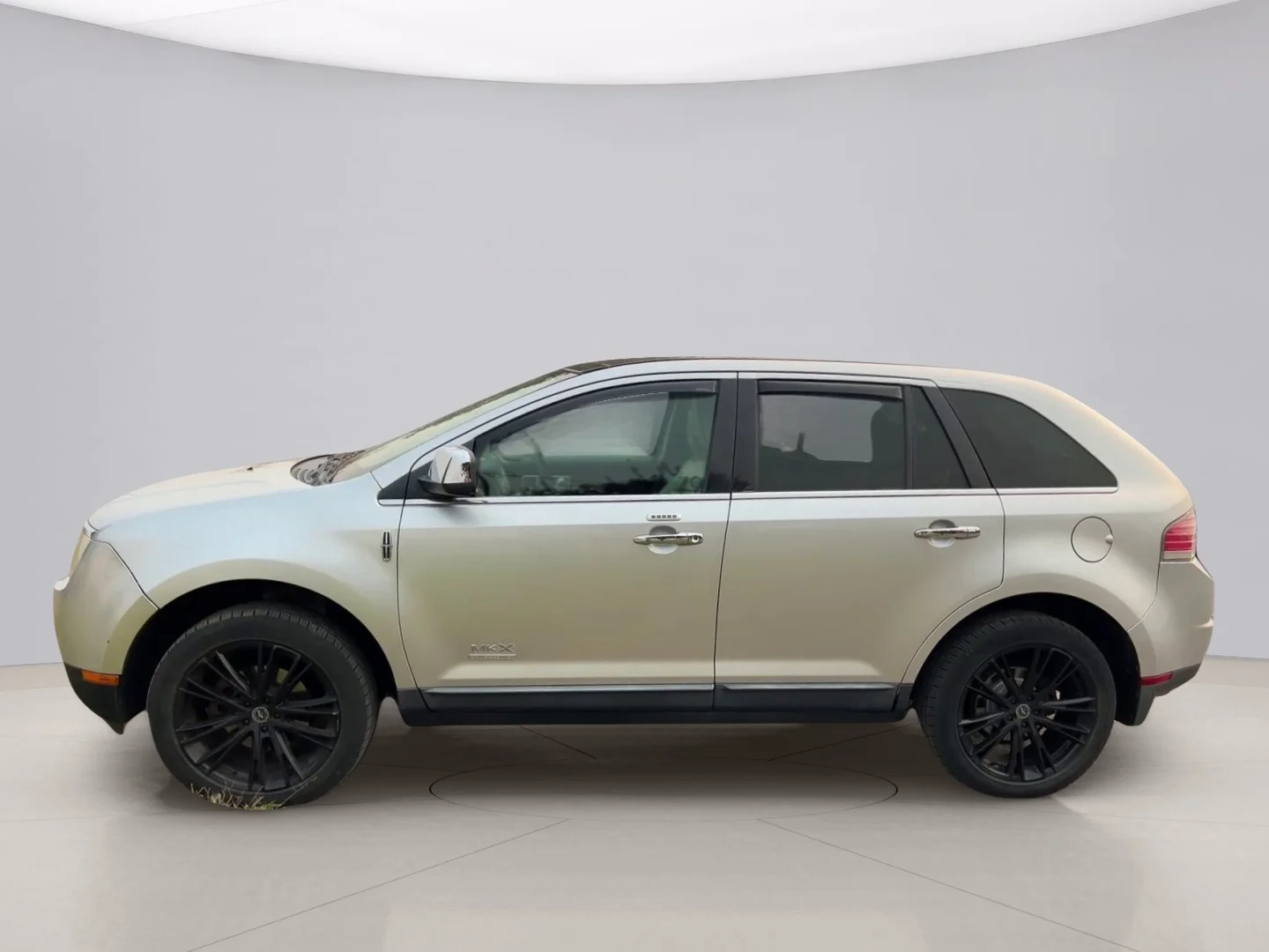 Used 2010 Silver Lincoln AWD image 2