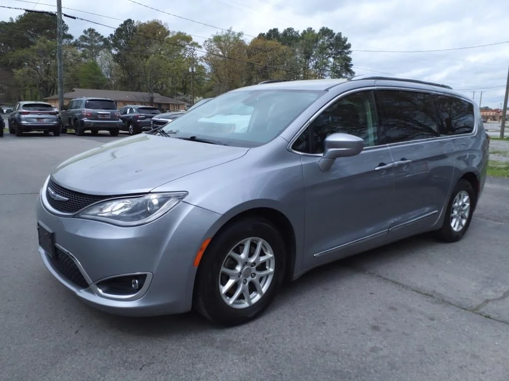 2020 Chrysler Pacifica Touring L's photo