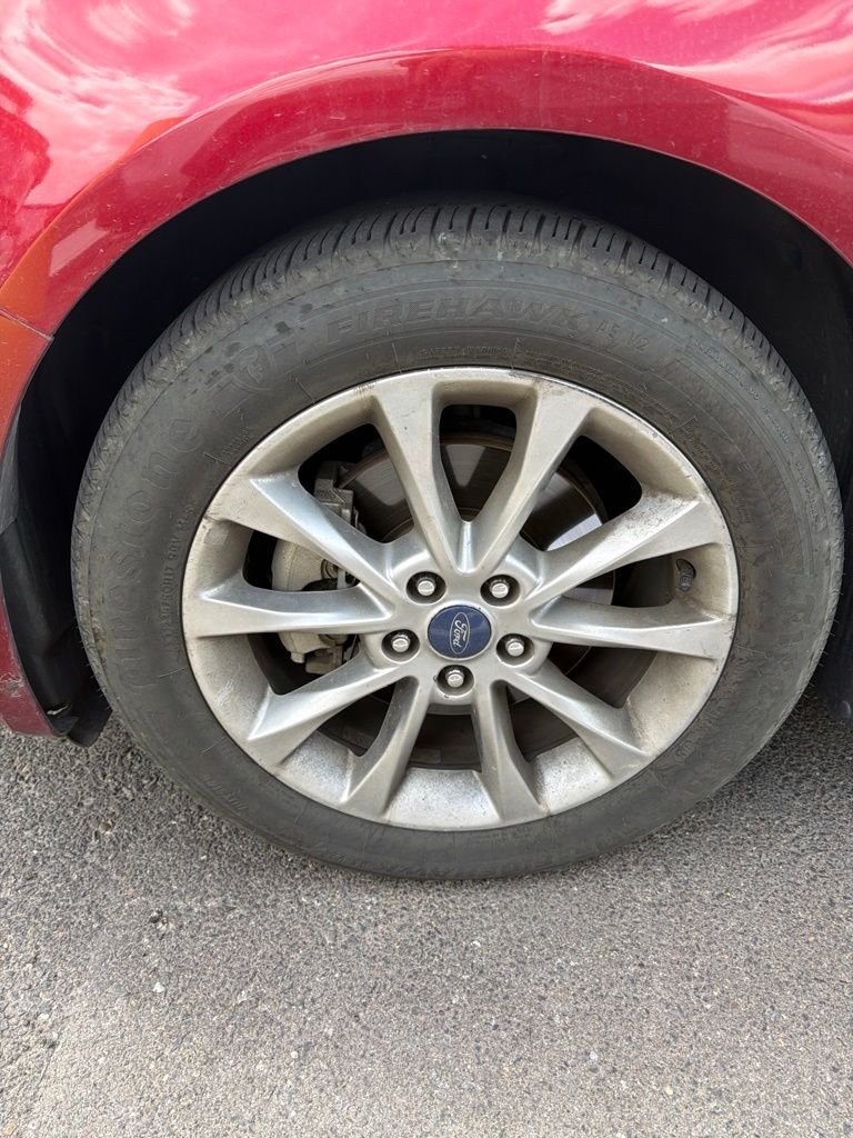 Used 2017 Red Ford SE image 11