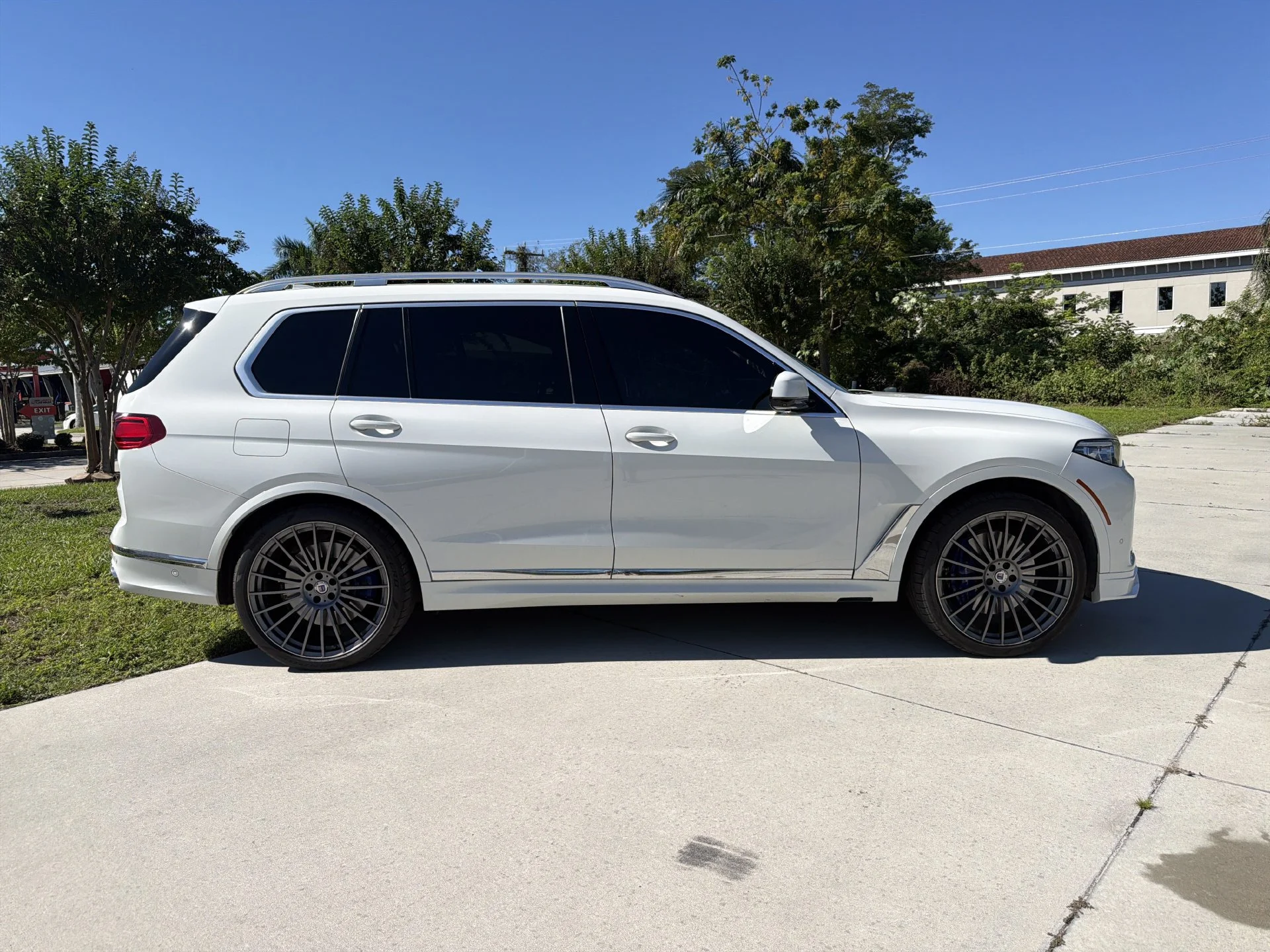 Used 2021 White BMW ALPINA XB7 image 3