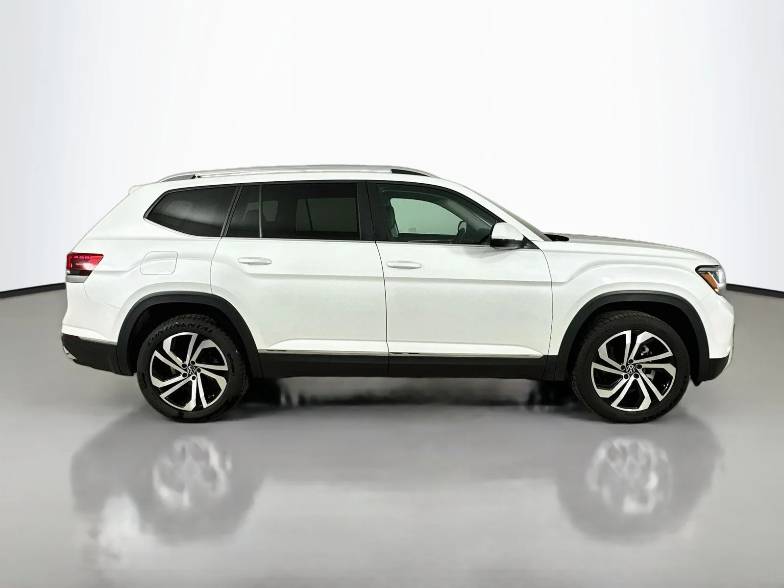 Used 2023 White Volkswagen  image 4