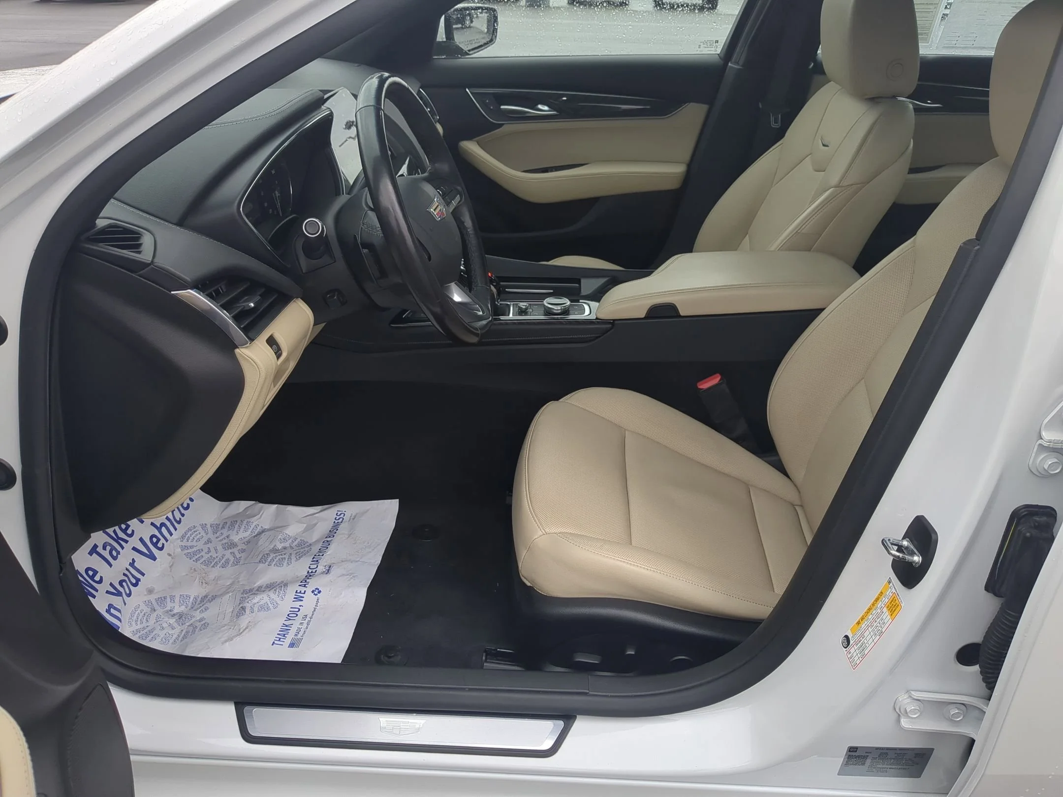Used 2022 Crystal White Tricoat Cadillac Premium Luxury image 18