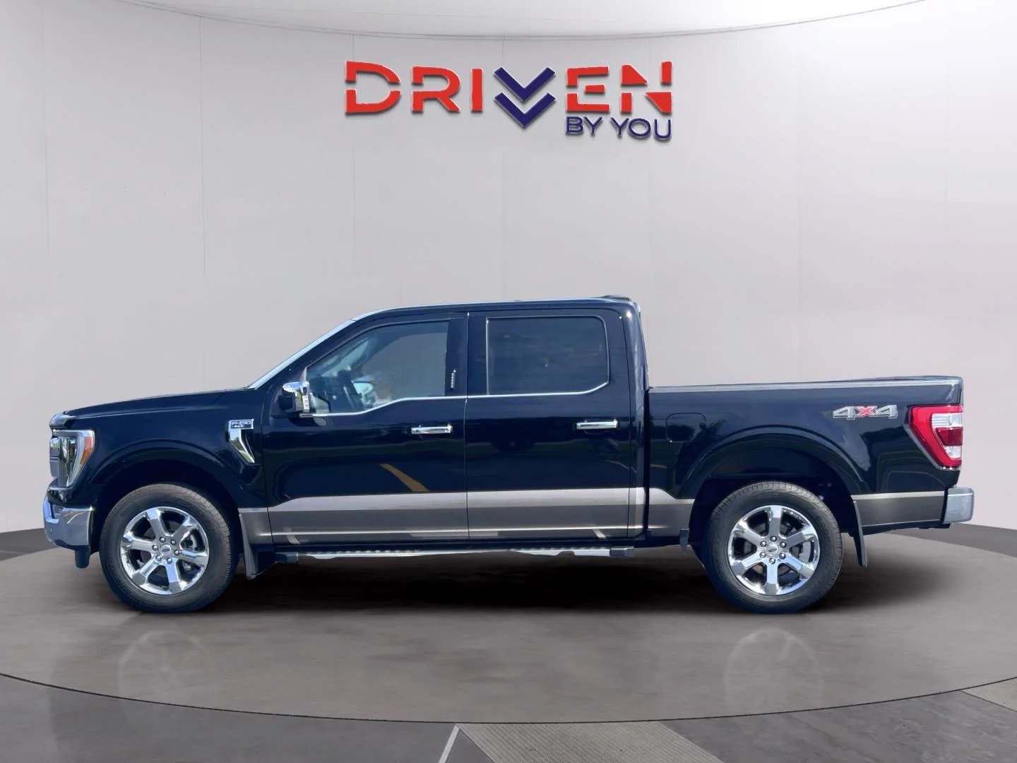 Used 2022 Agate Black/Stone Gray Ford LARIAT image 2