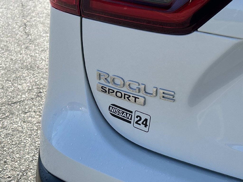 Used 2020 White Nissan SV image 12