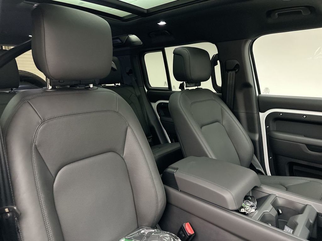 New 2026 Fuji White Land Rover X-Dynamic SE image 6