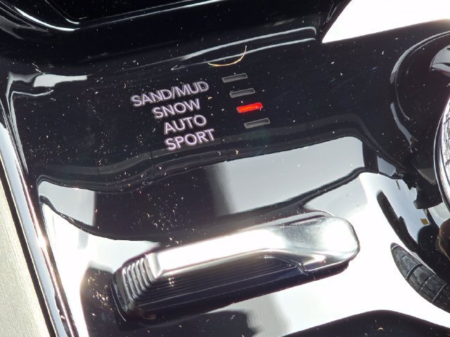 New 2026 Bright White Clear-Coat Exterior Paint Jeep  image 18
