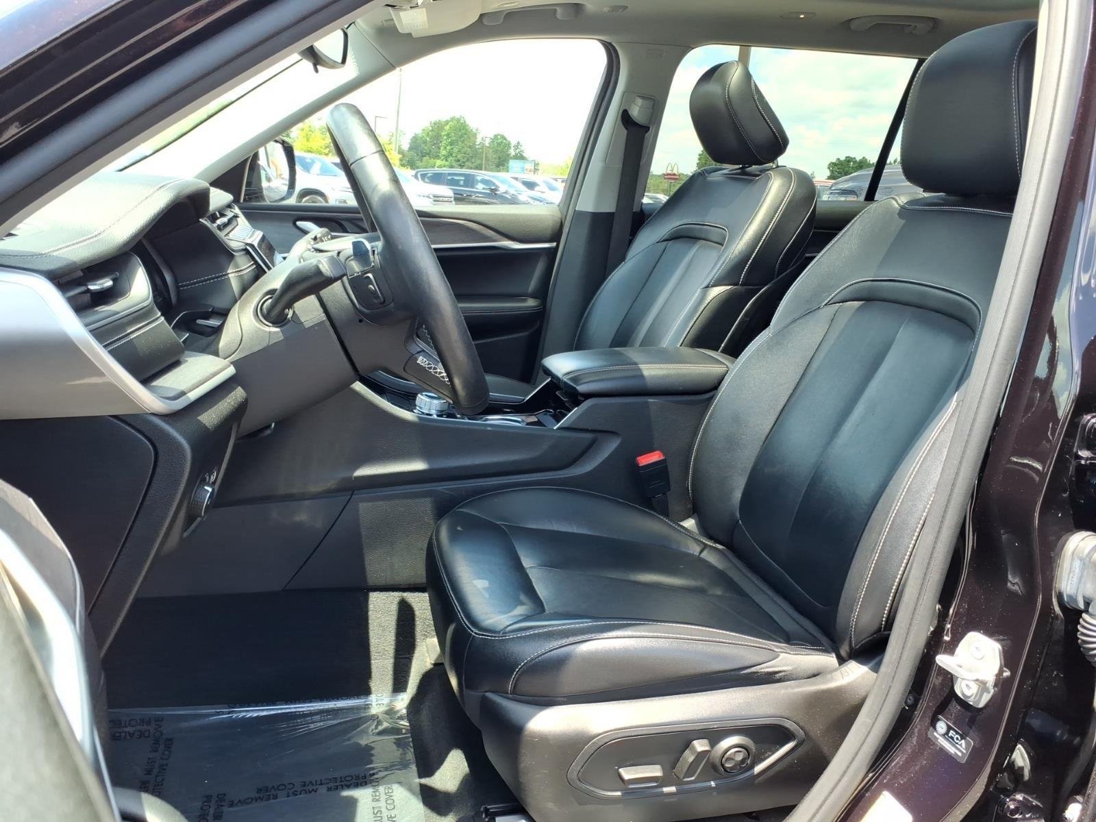 Used 2022 Ember Pearlcoat Jeep Limited image 20
