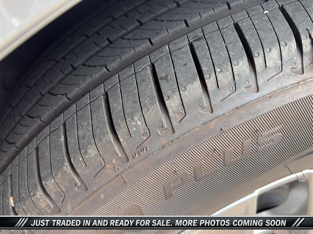 Used 2021  Toyota XLE image 5