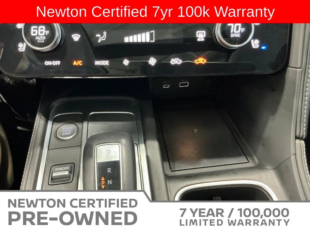 Certified Used 2025 Mineral Black INFINITI LUXE image 13