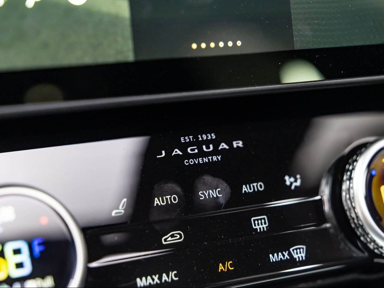 2025 Jaguar F-PACE R-Dynamic S - Photo 29