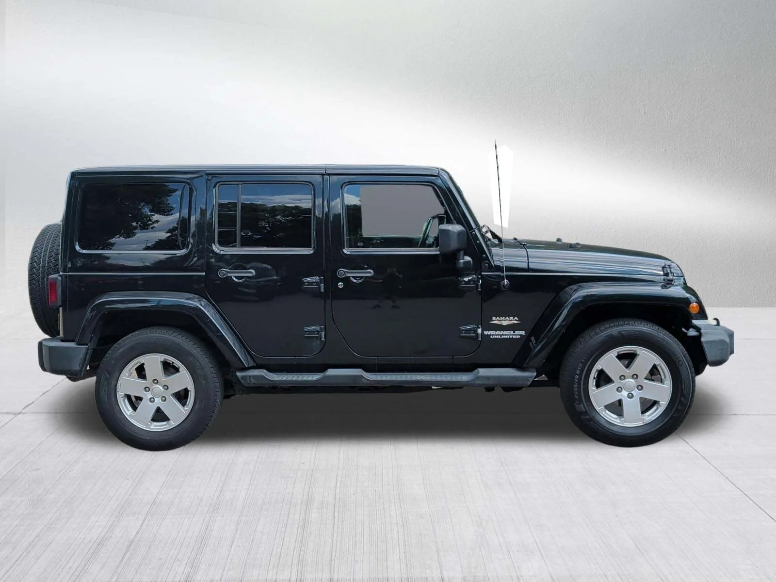 Used 2012 Black Forest Green Pearlcoat Jeep Sahara image 8