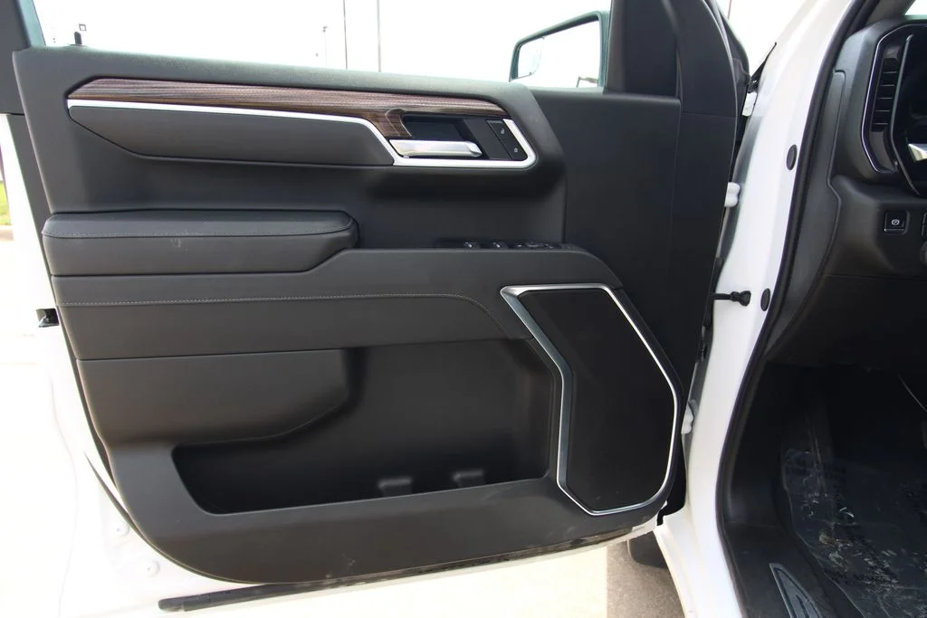 Used 2026 White Chevrolet RST image 38