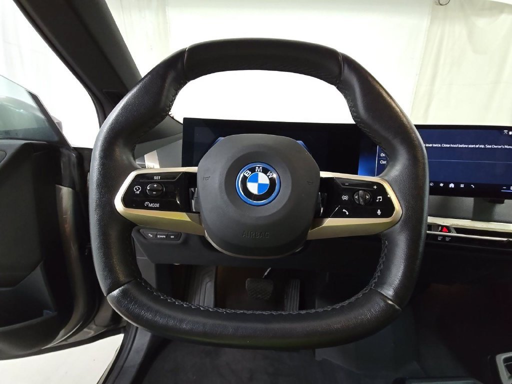 Used 2024 Gray Metallic BMW xDrive50 image 4