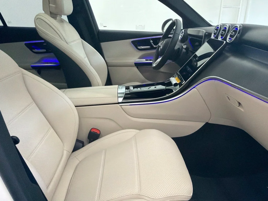 New 2027 White Mercedes-Benz GLC 300 image 27