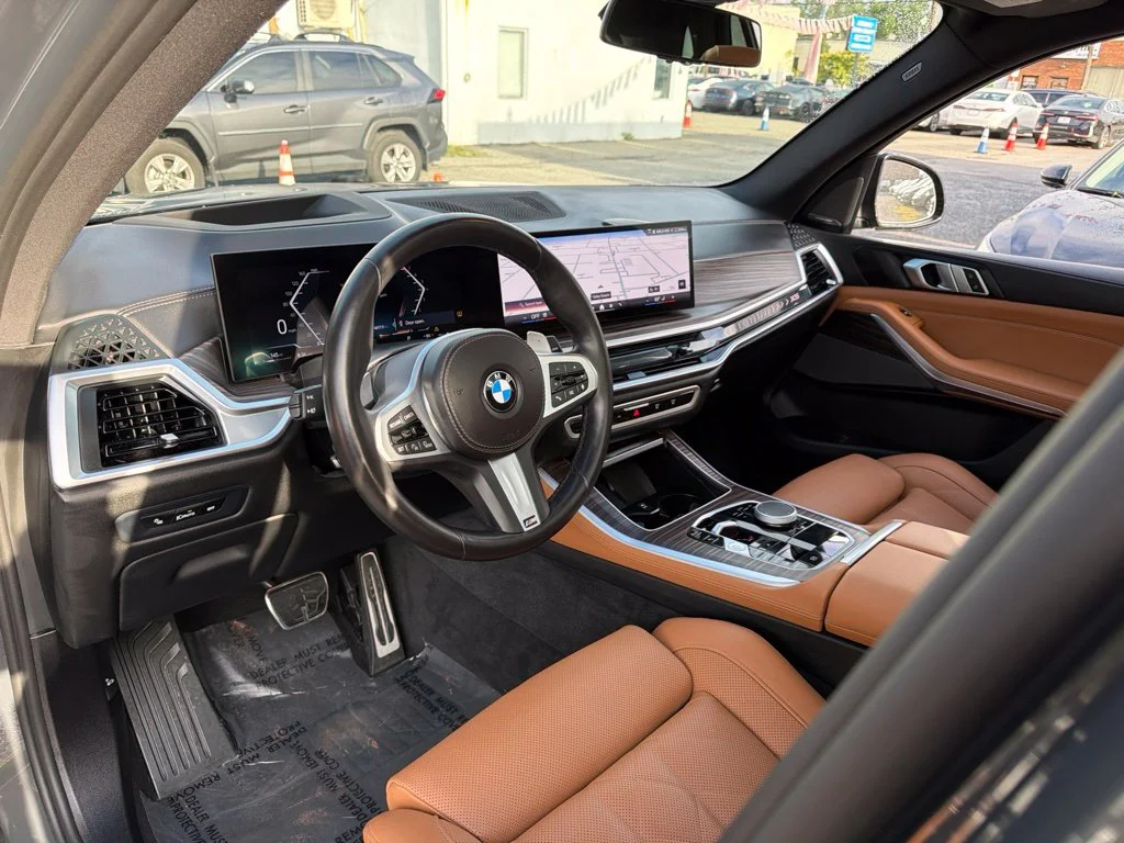 Used 2025 Gray BMW xDrive40i image 34