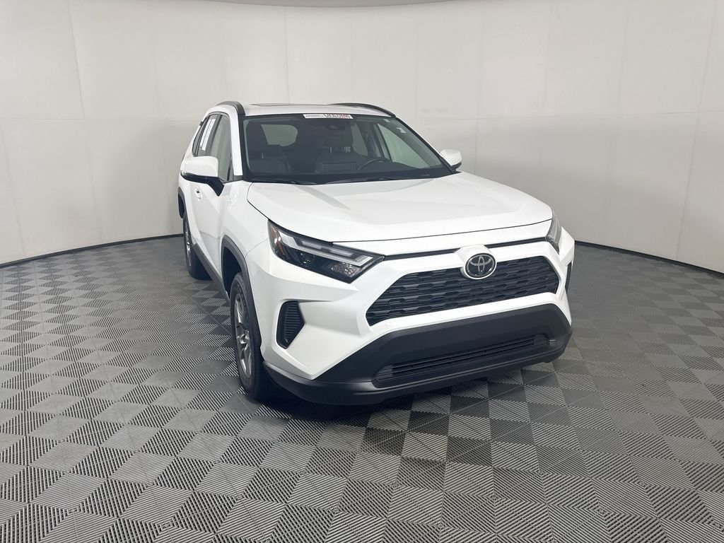 Used 2024 White Toyota XLE image 3