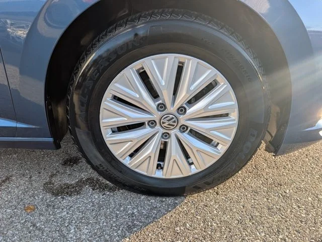 Used 2019 Blue Volkswagen 1.4T S image 23