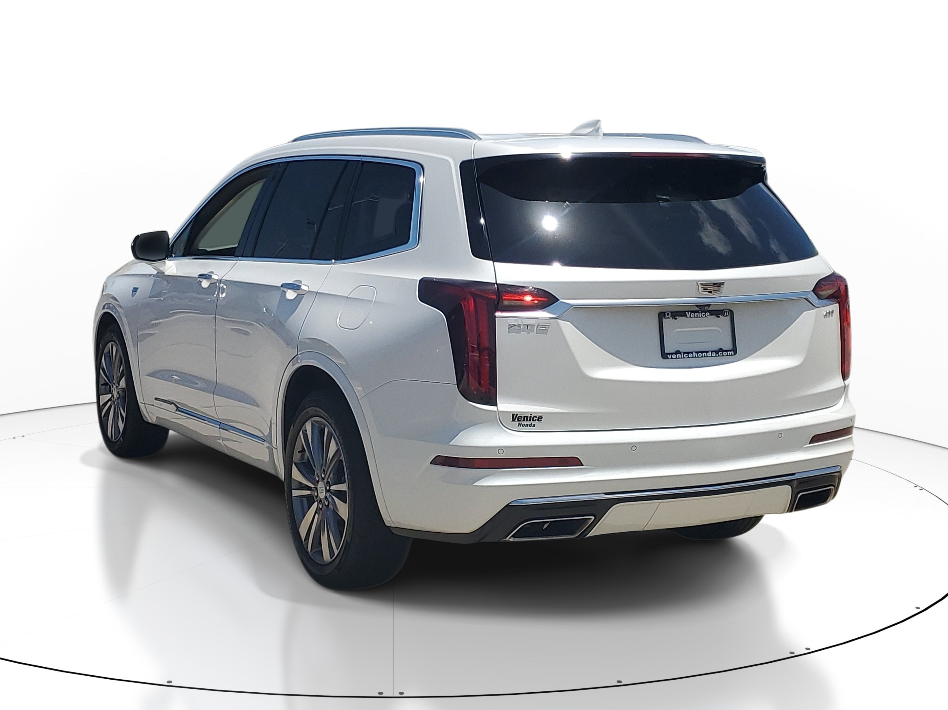 Used 2024 Crystal White Tricoat Cadillac FWD Premium Luxury image 4