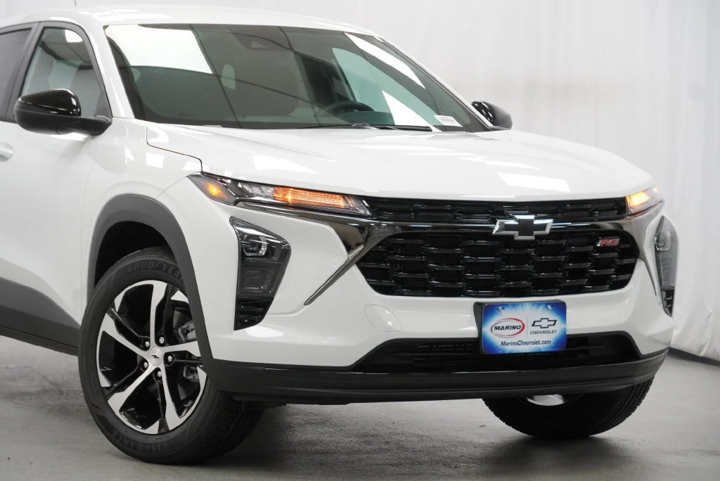 New 2026 Summit White Chevrolet 1RS image 7