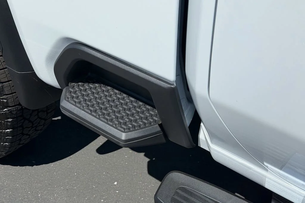 New 2026 Glacier White Tricoat GMC SLT image 7