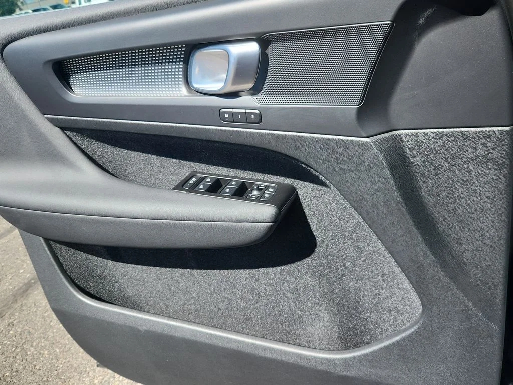 Used 2021 Gray Volvo R-Design image 9