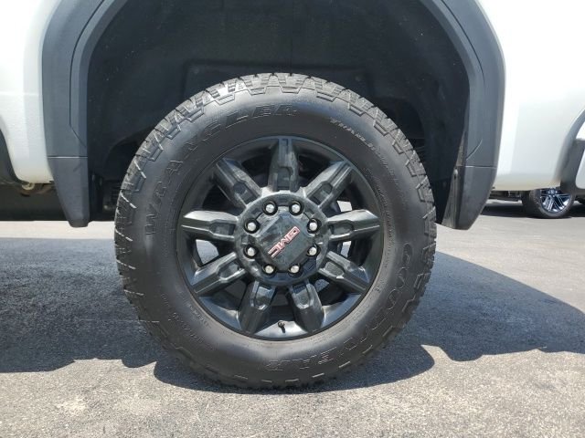 Used 2025 White GMC AT4 image 9
