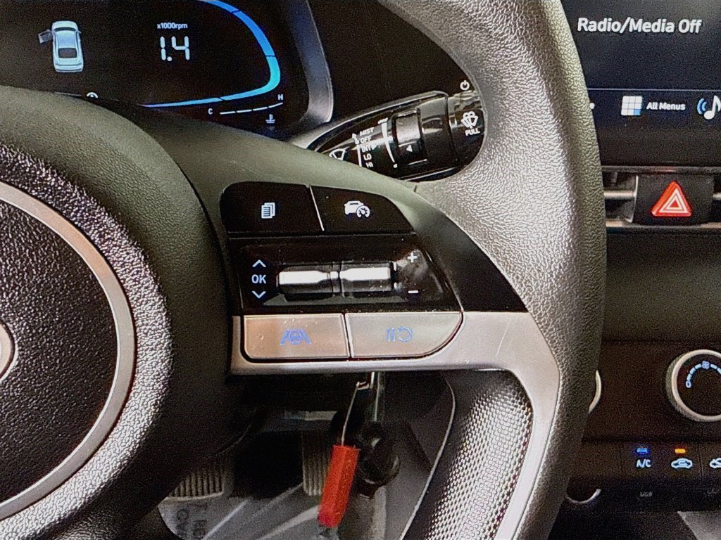 Used 2025 Amazon Gray Hyundai SE image 11