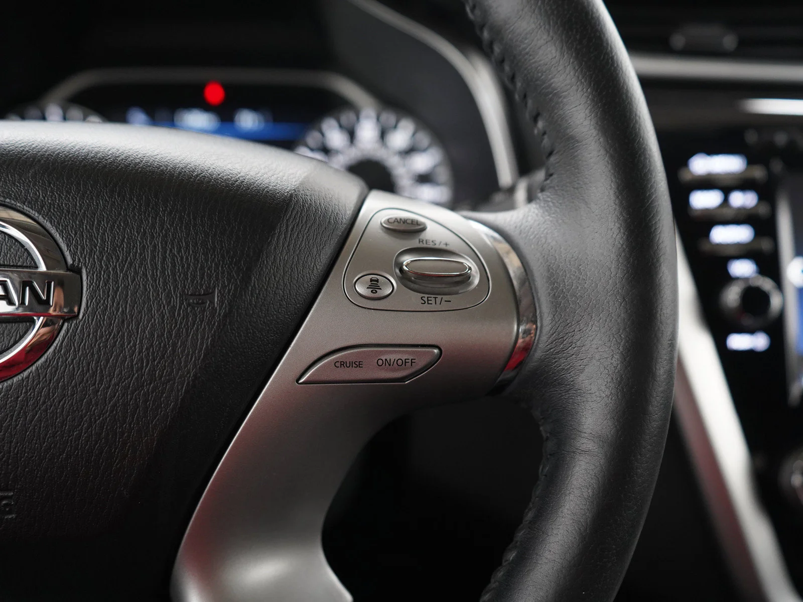 Used 2018 White Nissan SL image 27